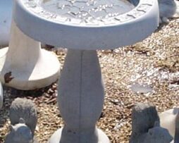 Grapeleaf Bird Bath