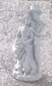 couple statue 18inches