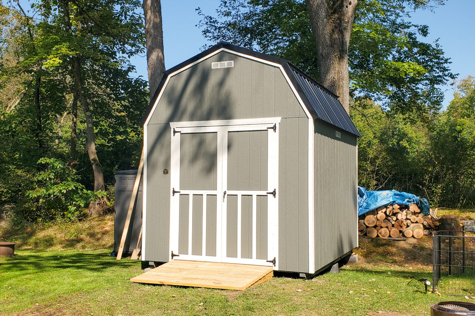 GrayBlackLoftedBarn_GoldStar-1536x1024